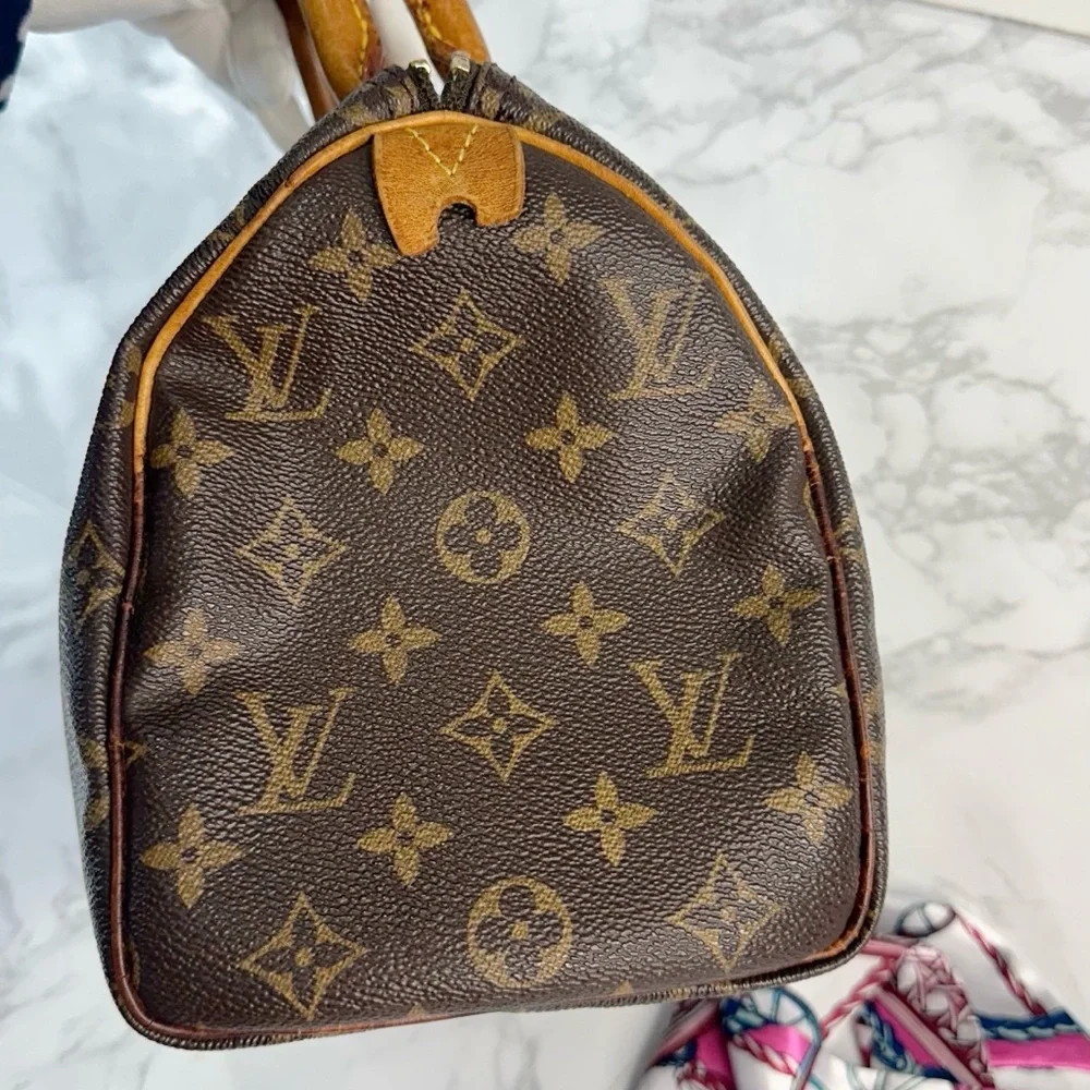 Louis Vuitton Speedy 25 Monogram Handbag - Picture 12 of 16